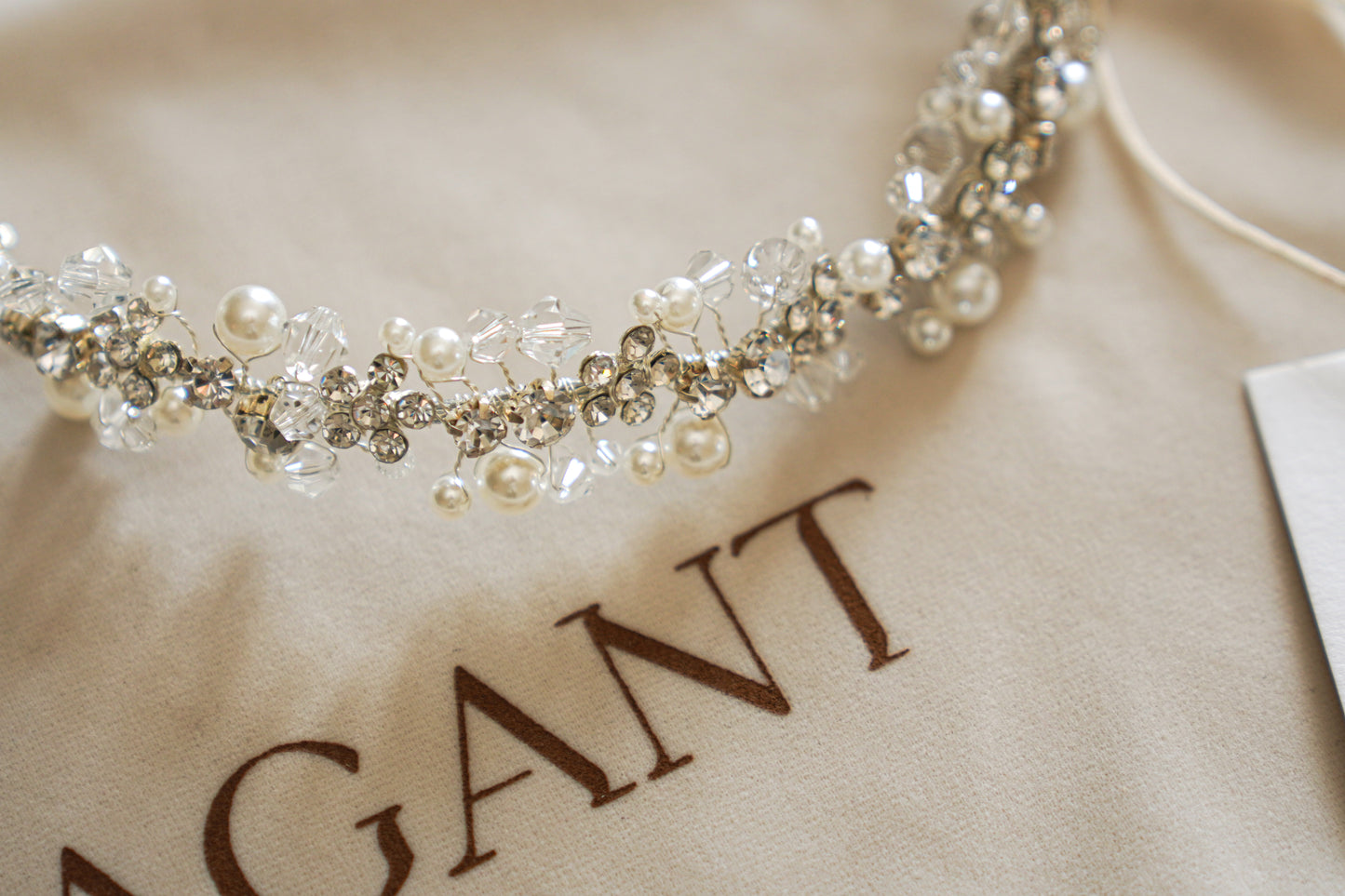 Haarschmuck mit Perlen und Diamanten