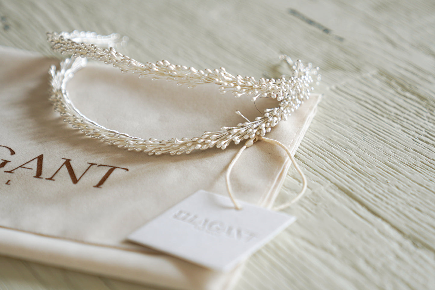 Doppelschichtiges Haarschmuck-Diadem mit Perlen