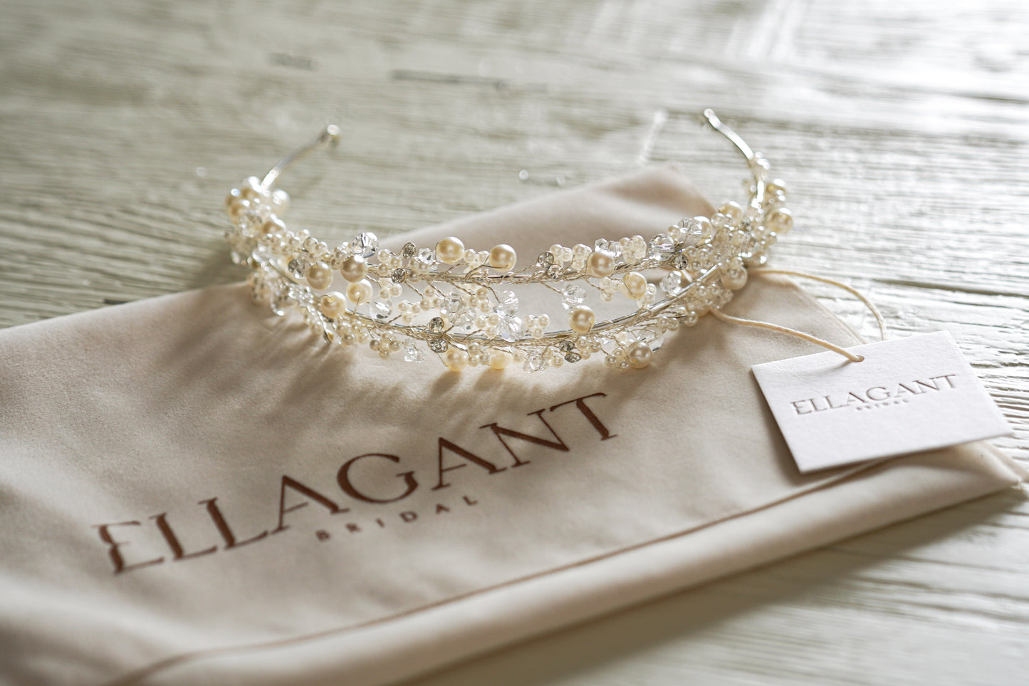 Doppellagiges Diadem mit Perlen und Diamanten